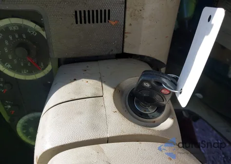 2008 Ford Escape Xlt z USA, uszkodzony, nr VIN 1FMCU93128KC67811